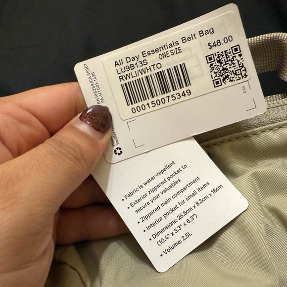 Lululemon All Day Essentials Belt Bag - NWT - Picture 6 of 9